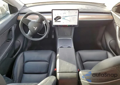 2022 Tesla Model Y z USA, uszkodzony, nr VIN 7SAYGDEE1NF341879